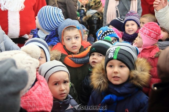 Strojenie choinki w Handlowcu [05.12.2016] - zdjęcie #66 - eOstroleka.pl