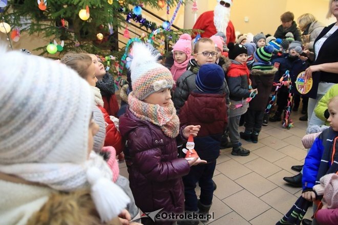 Strojenie choinki w Handlowcu [05.12.2016] - zdjęcie #54 - eOstroleka.pl