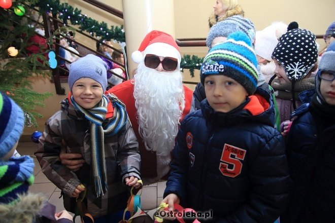 Strojenie choinki w Handlowcu [05.12.2016] - zdjęcie #47 - eOstroleka.pl