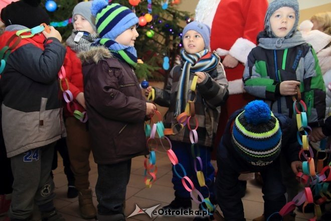 Strojenie choinki w Handlowcu [05.12.2016] - zdjęcie #45 - eOstroleka.pl