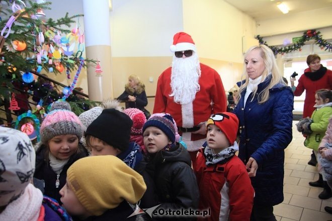 Strojenie choinki w Handlowcu [05.12.2016] - zdjęcie #32 - eOstroleka.pl
