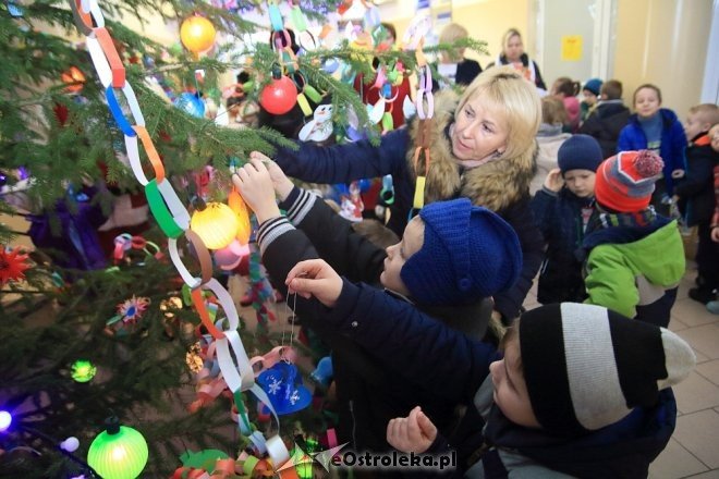 Strojenie choinki w Handlowcu [05.12.2016] - zdjęcie #27 - eOstroleka.pl
