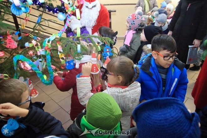 Strojenie choinki w Handlowcu [05.12.2016] - zdjęcie #25 - eOstroleka.pl
