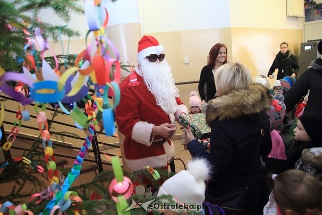 Strojenie choinki w Handlowcu [05.12.2016] - zdjęcie #23 - eOstroleka.pl