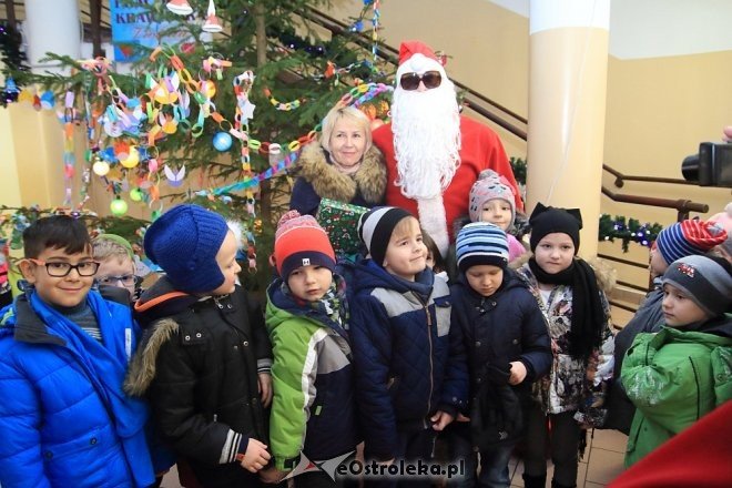 Strojenie choinki w Handlowcu [05.12.2016] - zdjęcie #22 - eOstroleka.pl