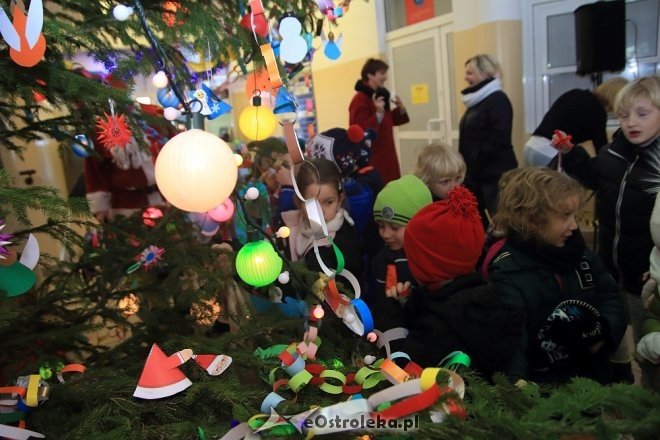 Strojenie choinki w Handlowcu [05.12.2016] - zdjęcie #11 - eOstroleka.pl