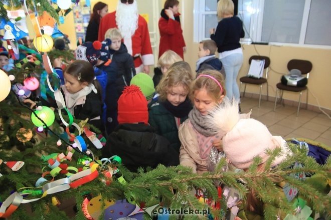 Strojenie choinki w Handlowcu [05.12.2016] - zdjęcie #9 - eOstroleka.pl