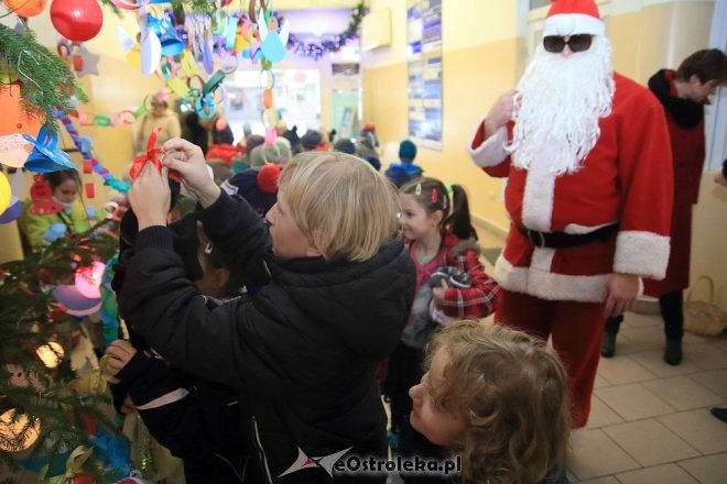 Strojenie choinki w Handlowcu [05.12.2016] - zdjęcie #8 - eOstroleka.pl