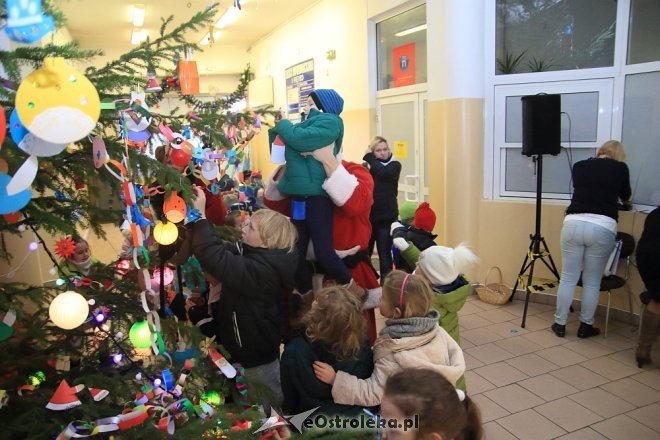 Strojenie choinki w Handlowcu [05.12.2016] - zdjęcie #5 - eOstroleka.pl