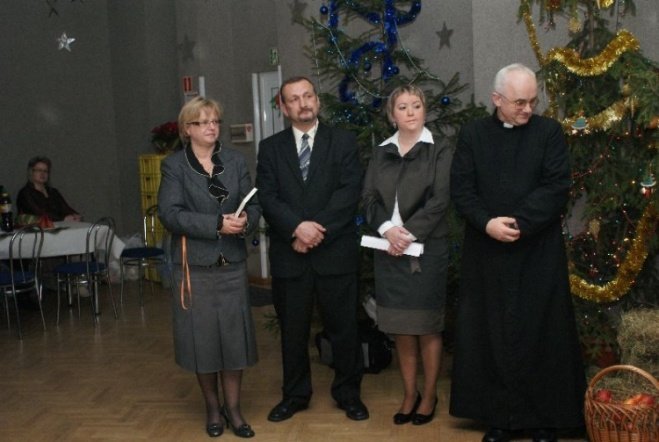 Wigilia Osiedla Dzieci Polskie (20.12.09) - zdjęcie #15 - eOstroleka.pl