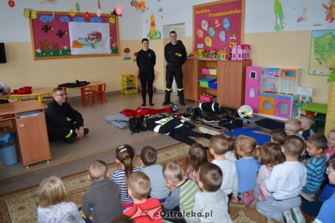 Strażacy ochotnicy z Łysych odwiedzili dzieci z gminnego przedszkola [ZDJĘCIA] - zdjęcie #33 - eOstroleka.pl