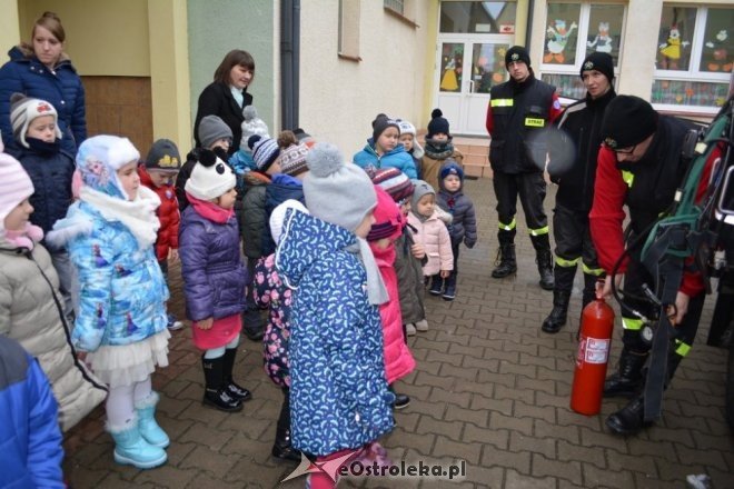 Strażacy ochotnicy z Łysych odwiedzili dzieci z gminnego przedszkola [ZDJĘCIA] - zdjęcie #46 - eOstroleka.pl