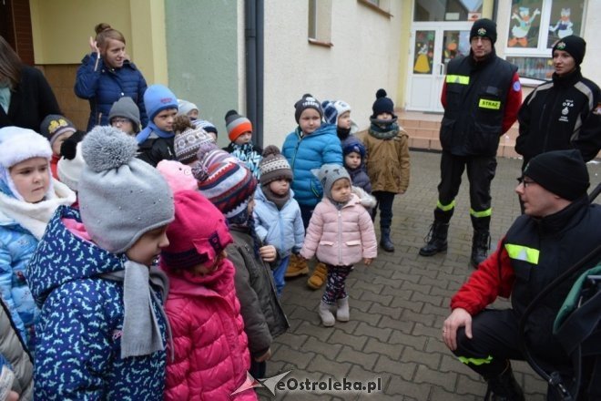 Strażacy ochotnicy z Łysych odwiedzili dzieci z gminnego przedszkola [ZDJĘCIA] - zdjęcie #47 - eOstroleka.pl