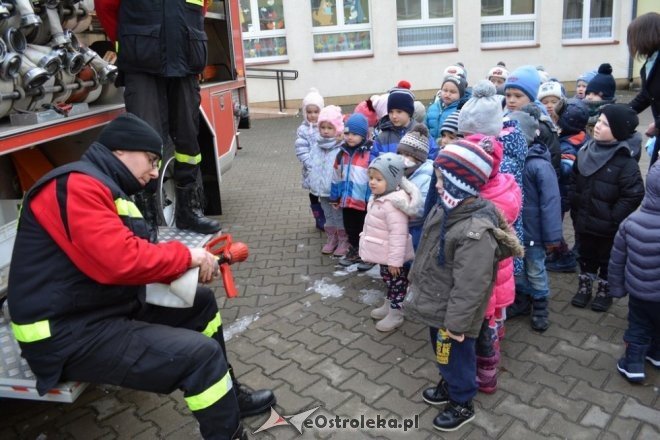 Strażacy ochotnicy z Łysych odwiedzili dzieci z gminnego przedszkola [ZDJĘCIA] - zdjęcie #11 - eOstroleka.pl