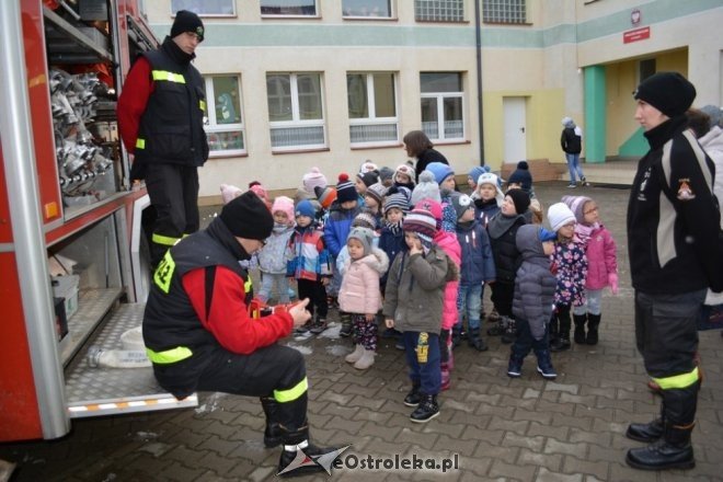 Strażacy ochotnicy z Łysych odwiedzili dzieci z gminnego przedszkola [ZDJĘCIA] - zdjęcie #57 - eOstroleka.pl