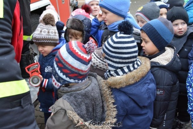 Strażacy ochotnicy z Łysych odwiedzili dzieci z gminnego przedszkola [ZDJĘCIA] - zdjęcie #58 - eOstroleka.pl