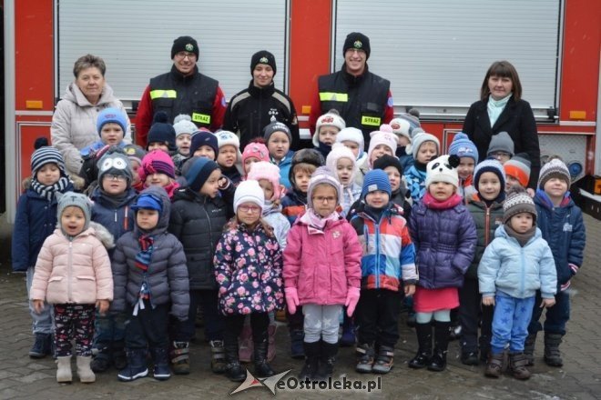 Strażacy ochotnicy z Łysych odwiedzili dzieci z gminnego przedszkola [ZDJĘCIA] - zdjęcie #4 - eOstroleka.pl