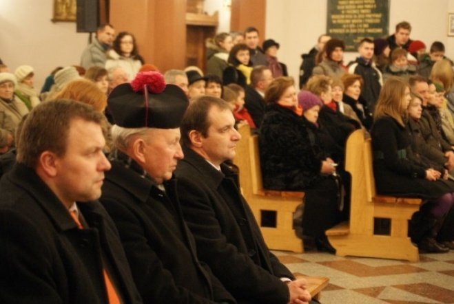 Koncert Bożonarodzniowy w Zbawicielu (20.12.09) - zdjęcie #1 - eOstroleka.pl