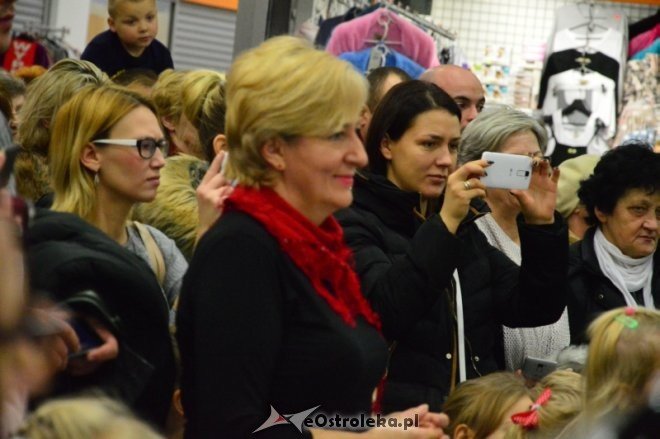 Mikołajki w Feniksie [10.12.2016] - zdjęcie #41 - eOstroleka.pl