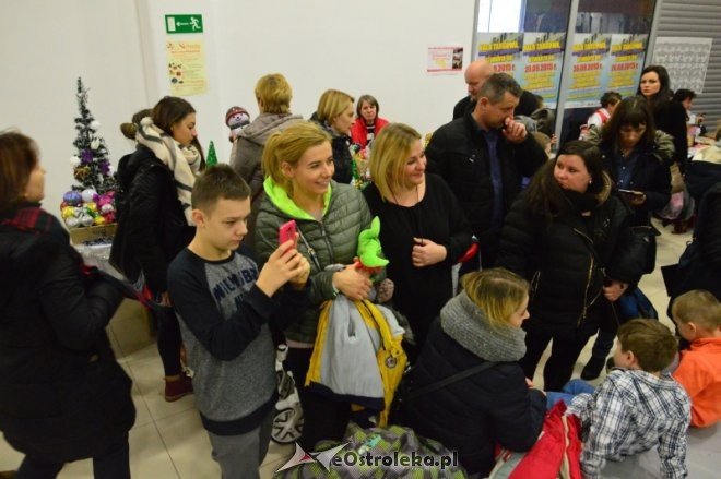 Mikołajki w Feniksie [10.12.2016] - zdjęcie #15 - eOstroleka.pl