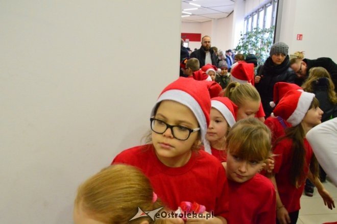 Mikołajki w Feniksie [10.12.2016] - zdjęcie #7 - eOstroleka.pl