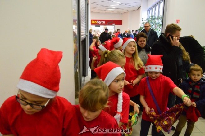Mikołajki w Feniksie [10.12.2016] - zdjęcie #5 - eOstroleka.pl