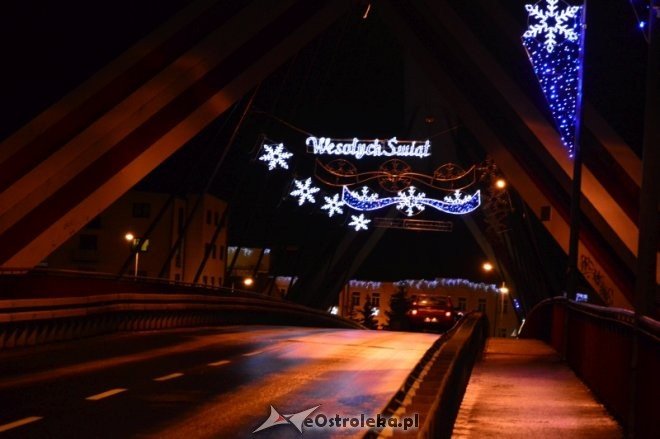 Świąteczne dekoracje na nowym moście i Placu Bema [10.12.2016] - zdjęcie #5 - eOstroleka.pl