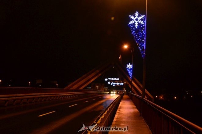 Świąteczne dekoracje na nowym moście i Placu Bema [10.12.2016] - zdjęcie #6 - eOstroleka.pl