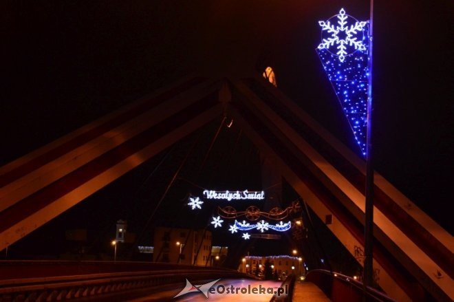 Świąteczne dekoracje na nowym moście i Placu Bema [10.12.2016] - zdjęcie #7 - eOstroleka.pl