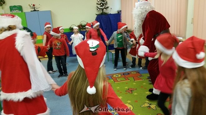 Mikołaj, Śnieżynka i Elf z wizytą w ostrołęckiej „szóstce” [ZDJĘCIA] - zdjęcie #2 - eOstroleka.pl