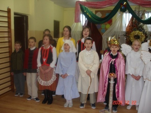 Jasełka w Szkole Podstawowej w Serafinie (22.12.09) - zdjęcie #25 - eOstroleka.pl