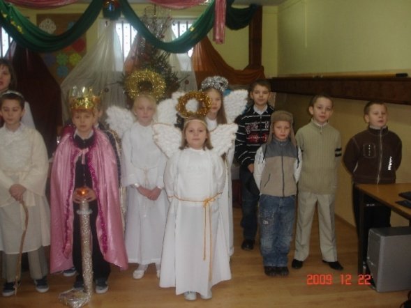 Jasełka w Szkole Podstawowej w Serafinie (22.12.09) - zdjęcie #24 - eOstroleka.pl