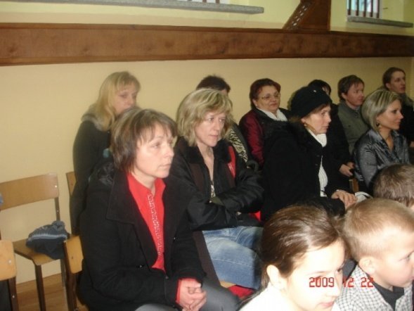 Jasełka w Szkole Podstawowej w Serafinie (22.12.09) - zdjęcie #21 - eOstroleka.pl