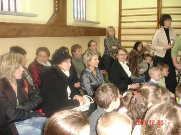 Jasełka w Szkole Podstawowej w Serafinie (22.12.09) - zdjęcie #19 - eOstroleka.pl