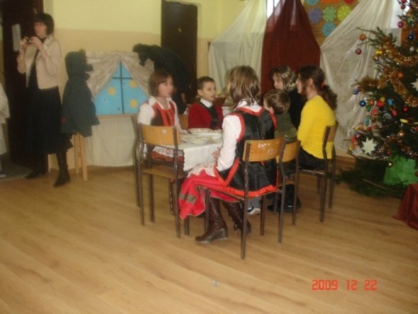 Jasełka w Szkole Podstawowej w Serafinie (22.12.09) - zdjęcie #17 - eOstroleka.pl