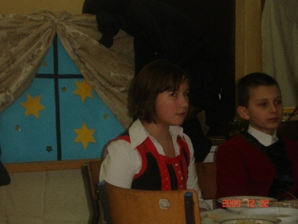 Jasełka w Szkole Podstawowej w Serafinie (22.12.09) - zdjęcie #16 - eOstroleka.pl