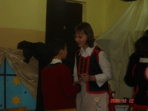 Jasełka w Szkole Podstawowej w Serafinie (22.12.09) - zdjęcie #14 - eOstroleka.pl