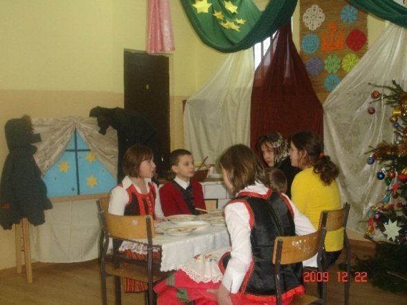 Jasełka w Szkole Podstawowej w Serafinie (22.12.09) - zdjęcie #11 - eOstroleka.pl