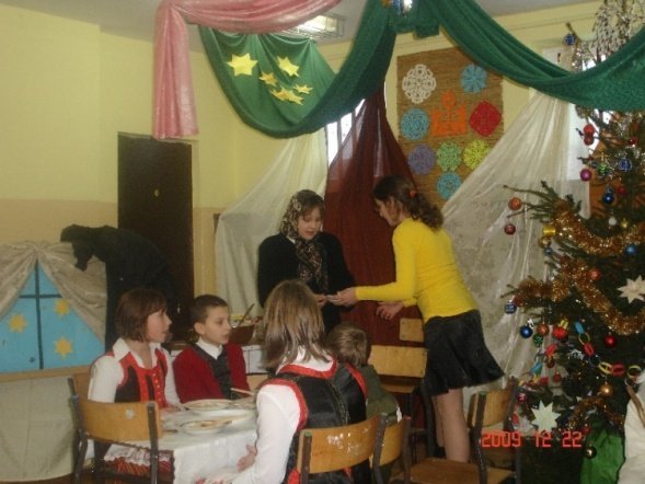 Jasełka w Szkole Podstawowej w Serafinie (22.12.09) - zdjęcie #10 - eOstroleka.pl