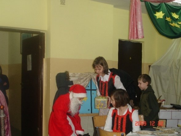 Jasełka w Szkole Podstawowej w Serafinie (22.12.09) - zdjęcie #5 - eOstroleka.pl