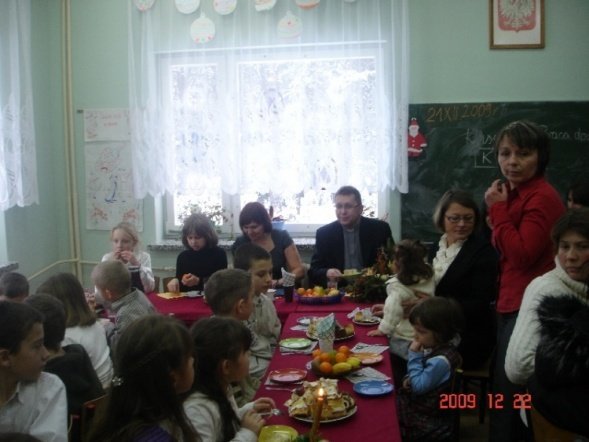 Jasełka w Szkole Podstawowej w Serafinie (22.12.09) - zdjęcie #4 - eOstroleka.pl