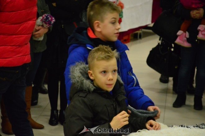 Loteria mikołajkowa w hali targowej Feniks [17.12.2016] - zdjęcie #34 - eOstroleka.pl