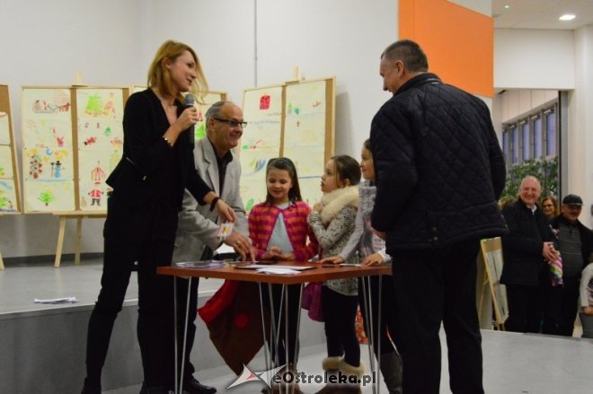 Loteria mikołajkowa w hali targowej Feniks [17.12.2016] - zdjęcie #1 - eOstroleka.pl
