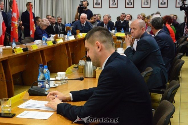 Sesja rady miasta Ostrołęki i protest mieszkańców gminy Rzekuń [19.12.2016] - zdjęcie #31 - eOstroleka.pl