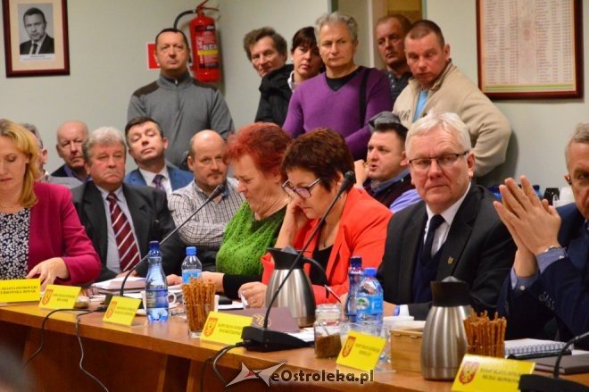 Sesja rady miasta Ostrołęki i protest mieszkańców gminy Rzekuń [19.12.2016] - zdjęcie #36 - eOstroleka.pl