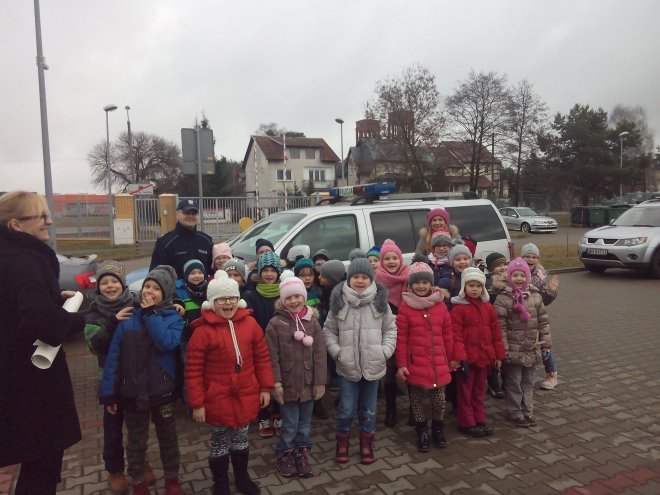Uczniowie z „dziesiątki” z wizytą w ostrołęckiej komendzie policji [ZDJĘCIA] - zdjęcie #1 - eOstroleka.pl