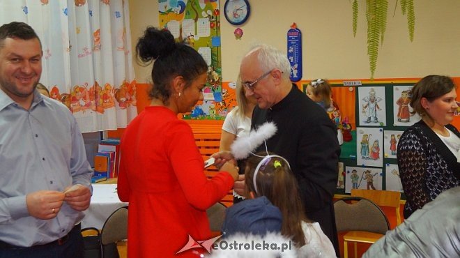 ​Jasełka w Przedszkolu Miejskim Nr 8 w Ostrołęce [19-20.12.2016] - zdjęcie #38 - eOstroleka.pl