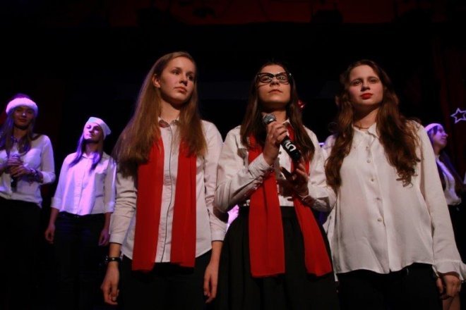 „Wigilia Profesora Pęduszki” w wykonaniu Ostrołęckiej Sceny Autorskiej [ZDJĘCIA] - zdjęcie #6 - eOstroleka.pl