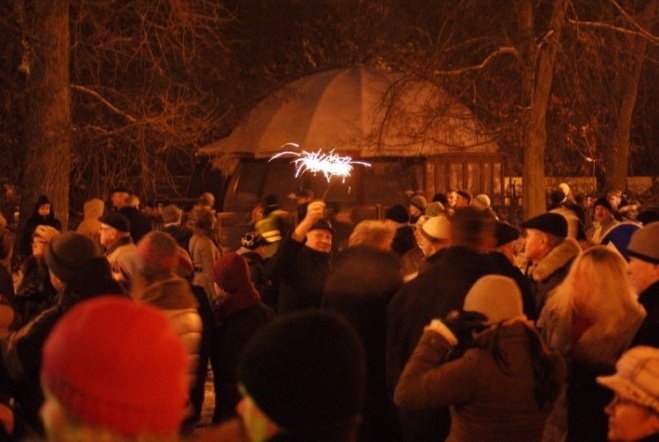 Sylwester Miejski na Placu Bema (31.12.09) - zdjęcie #94 - eOstroleka.pl