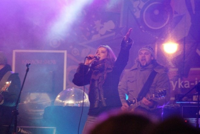 Sylwester Miejski na Placu Bema (31.12.09) - zdjęcie #89 - eOstroleka.pl